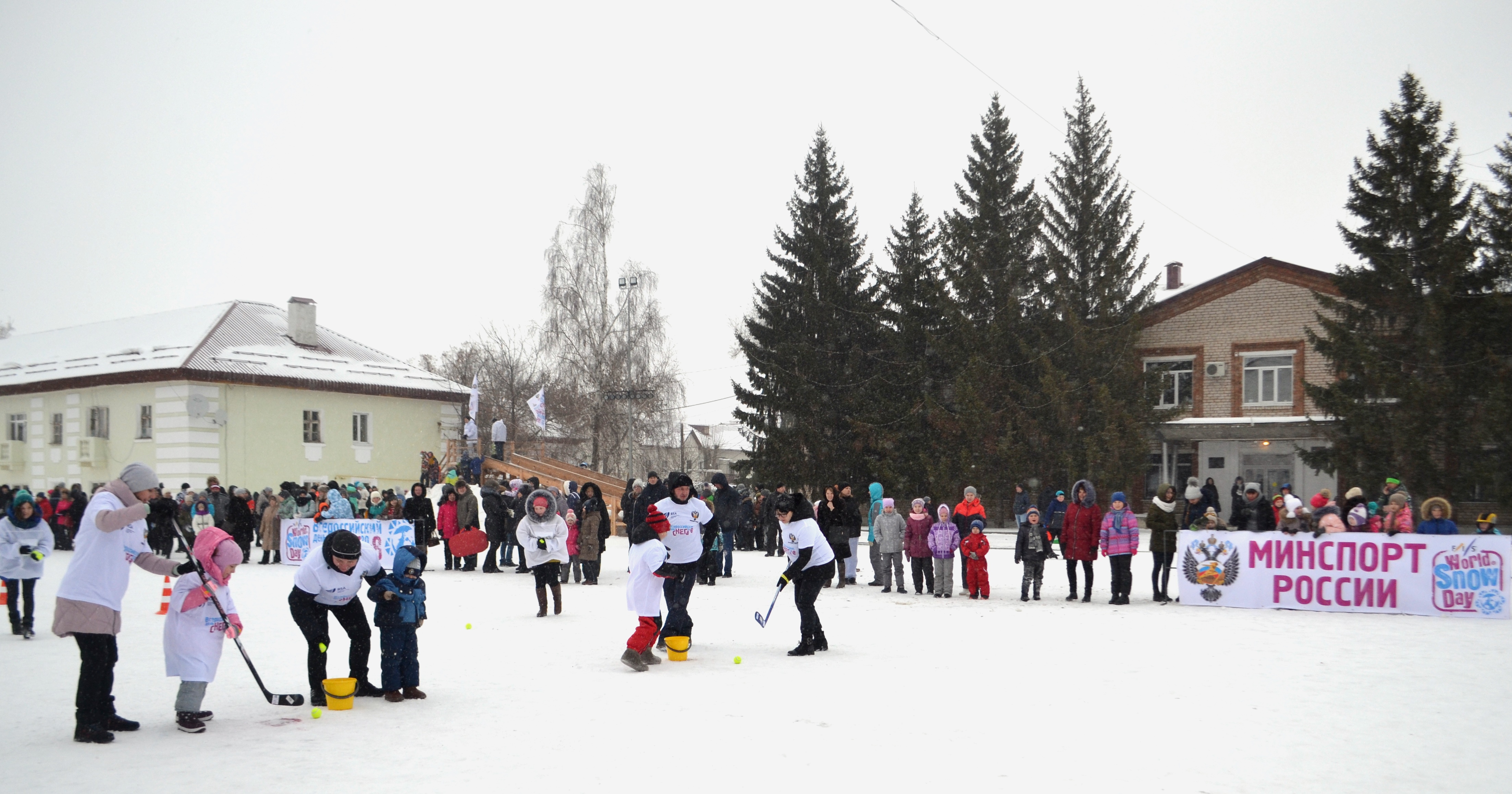 Погода в кинеле на день. Каток Кинель. День снега в Кинеле. Каток в Кинеле. Каток в Усть Кинельском.